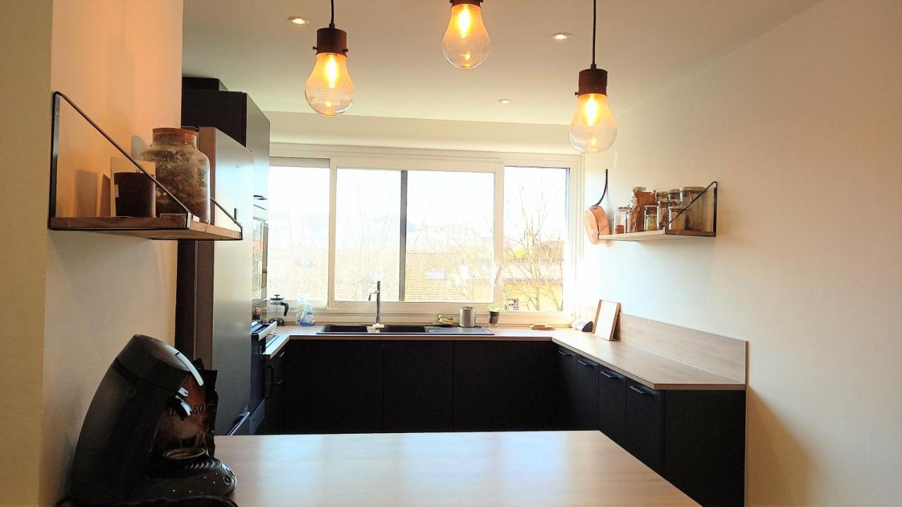 Magnifique Cocon - Metro A Republique - 2 Belles Chambres Avec Dressings - Wifi Gratuit - Netflix - Au Calme Absolu - Lumineux - Jardin Arbore Partage Dans La Residence Villeurbanne Exterior foto