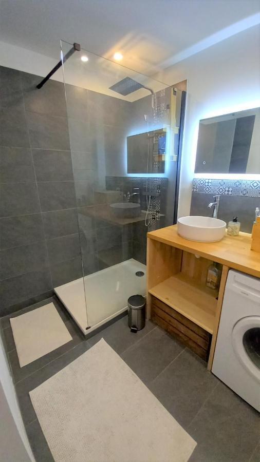 Magnifique Cocon - Metro A Republique - 2 Belles Chambres Avec Dressings - Wifi Gratuit - Netflix - Au Calme Absolu - Lumineux - Jardin Arbore Partage Dans La Residence Villeurbanne Exterior foto